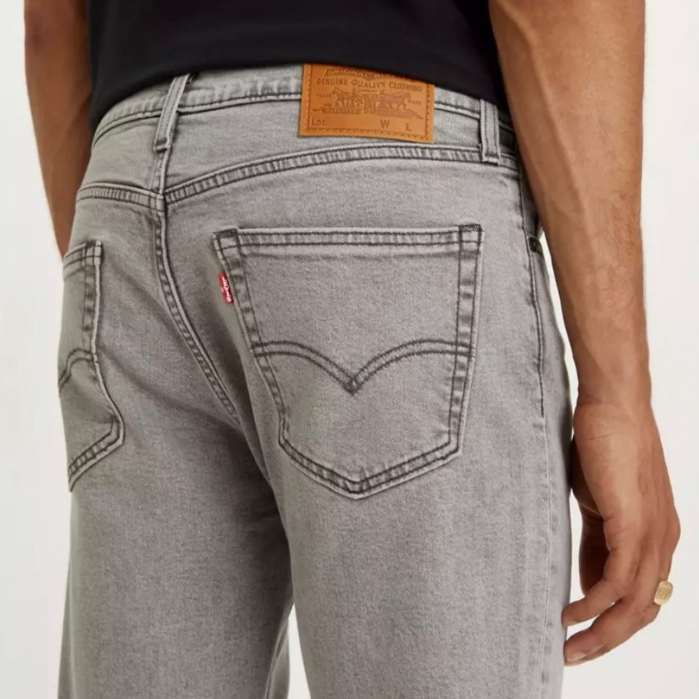 EUC• Signature Levi Strauss & Co. slim fit distressed charcoal grey Men’s Jeans